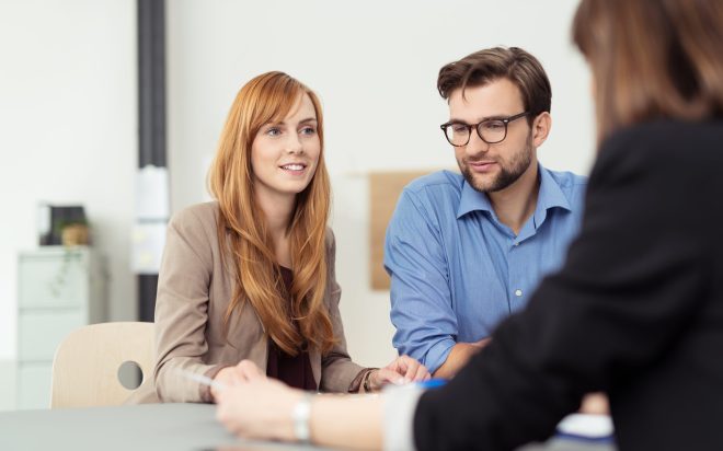 Die Mitglieder des Kommunalen Beratungsausschusses für Raumordnung und Mobilität (KBRM) in der Gemeinde Burg-Reuland: stehend v.l.n.r. Odette Chantraine (Sekretärin), Stephan Knell, Helmut Reuten, Jérôme Gennen, Karl-Heinz Cornely (beratend), Joël Weber, Christian Maraite, Robert Richter und Niki Dhur. Sitzend v.l.n.r. Elisabeth Genten, Monique Wirtzfeld, Raymond Geiben, Nadine Kleis und Joseph Verheggen. Es fehlt Claudine Kalbusch. Foto: Arno Colaris (Grenz-Echo vom 13.03.2015) 