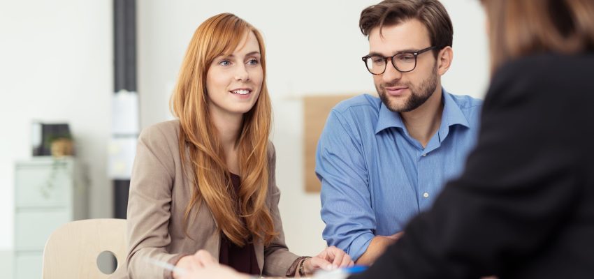 Die Mitglieder des Kommunalen Beratungsausschusses für Raumordnung und Mobilität (KBRM) in der Gemeinde Burg-Reuland: stehend v.l.n.r. Odette Chantraine (Sekretärin), Stephan Knell, Helmut Reuten, Jérôme Gennen, Karl-Heinz Cornely (beratend), Joël Weber, Christian Maraite, Robert Richter und Niki Dhur. Sitzend v.l.n.r. Elisabeth Genten, Monique Wirtzfeld, Raymond Geiben, Nadine Kleis und Joseph Verheggen. Es fehlt Claudine Kalbusch. Foto: Arno Colaris (Grenz-Echo vom 13.03.2015) 