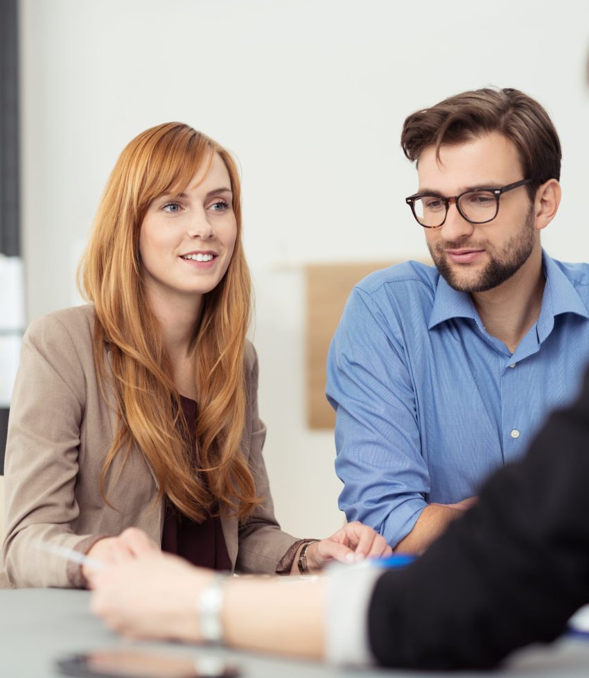 Die Mitglieder des Kommunalen Beratungsausschusses für Raumordnung und Mobilität (KBRM) in der Gemeinde Burg-Reuland: stehend v.l.n.r. Odette Chantraine (Sekretärin), Stephan Knell, Helmut Reuten, Jérôme Gennen, Karl-Heinz Cornely (beratend), Joël Weber, Christian Maraite, Robert Richter und Niki Dhur. Sitzend v.l.n.r. Elisabeth Genten, Monique Wirtzfeld, Raymond Geiben, Nadine Kleis und Joseph Verheggen. Es fehlt Claudine Kalbusch. Foto: Arno Colaris (Grenz-Echo vom 13.03.2015) 