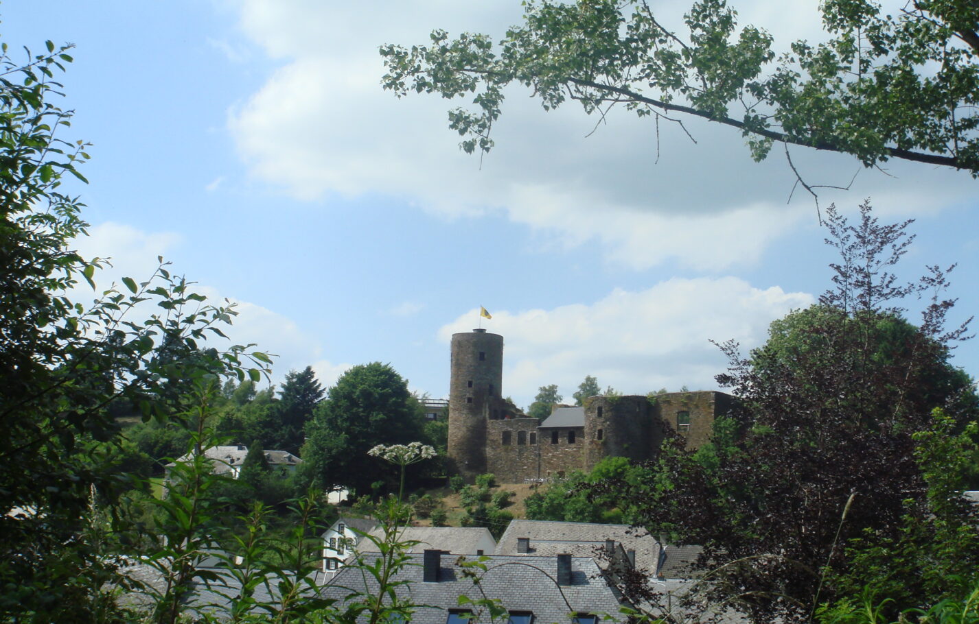 burg-reuland-dorfansicht-2