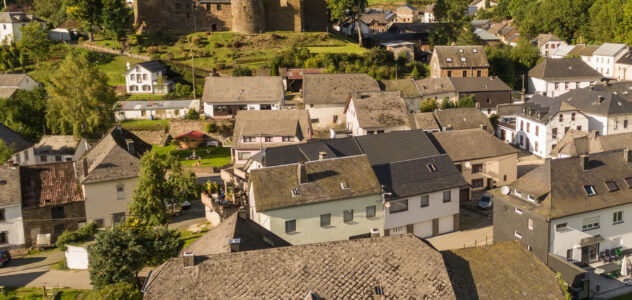 Burg-Reuland Panorama 02c Ostbelgien.eu - Dominik Ketz Copyright