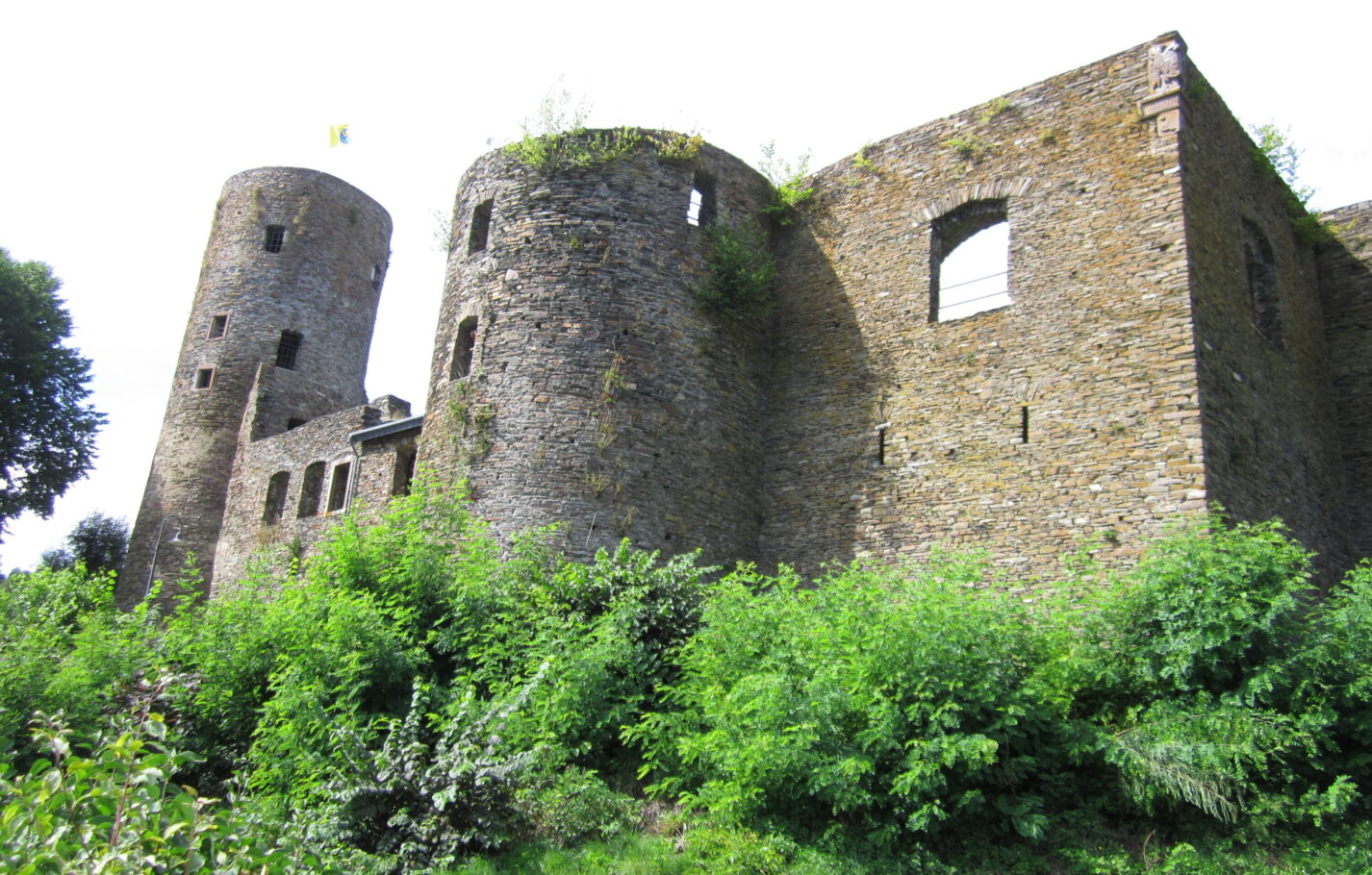 burgruine-reuland-1