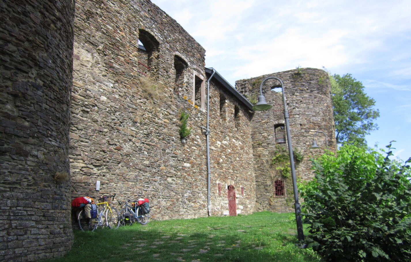 burgruine-reuland-3